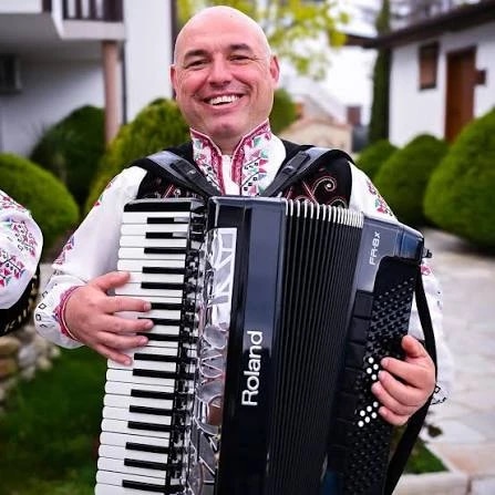 Акордеонът на Макамлии
